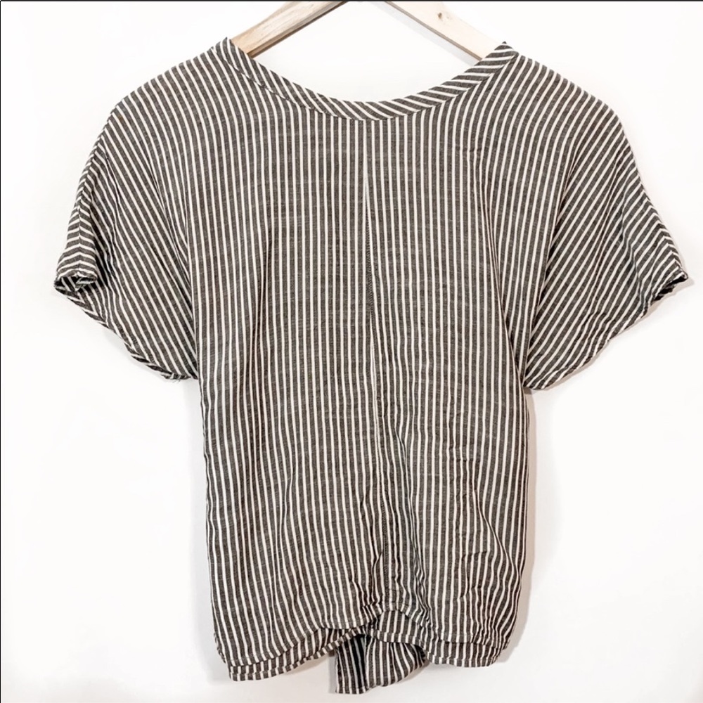 Collective Concepts Gray Stripe Short Sleeve top